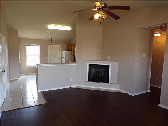 4th image of 1040 S Nelson Dr