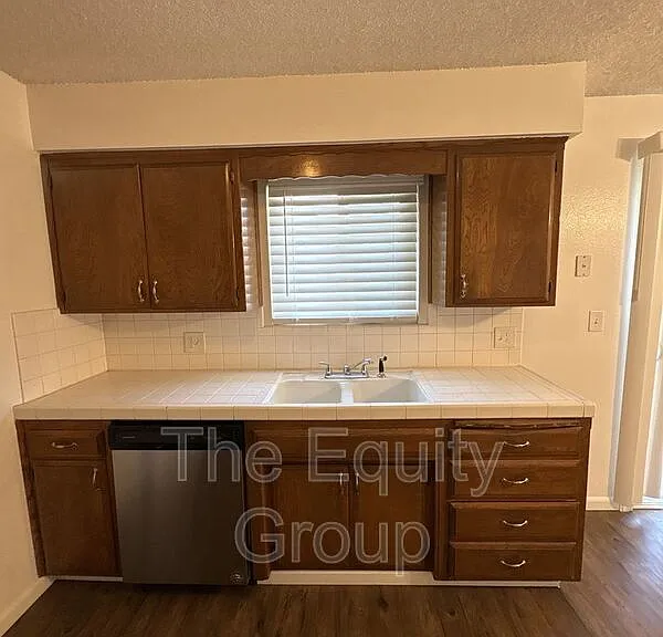 907 S Demaree St — Photo 5