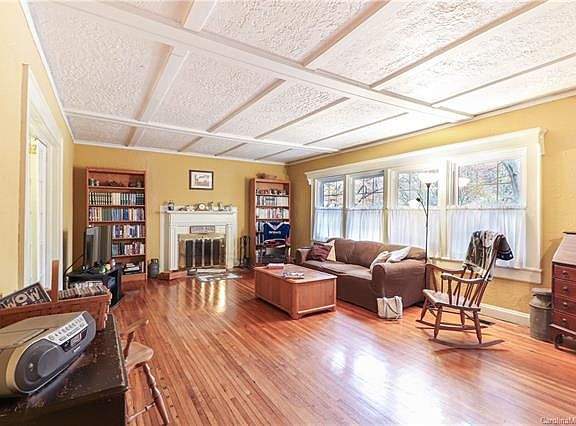 4th image of 535 Margaret Dr