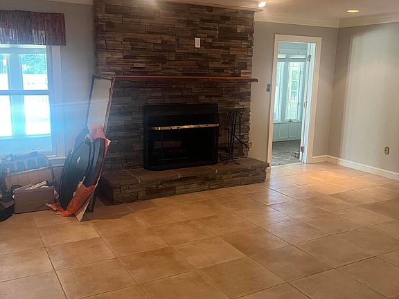 5th image of 50 Woodridge Pl