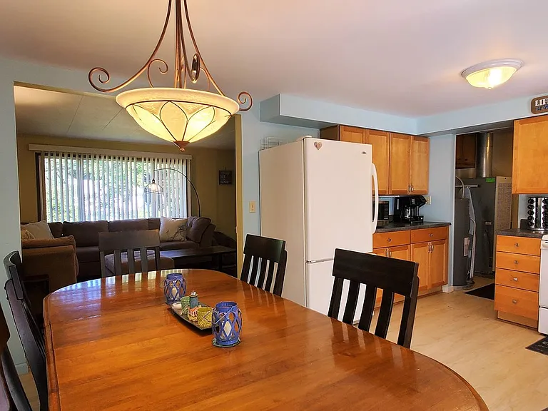 1320 Main St — Photo 1