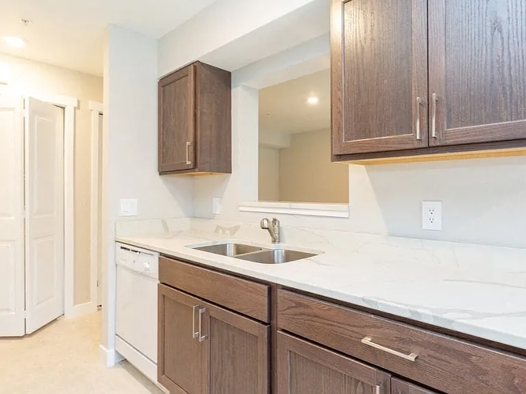 North Hillburn Apartments — Photo 3