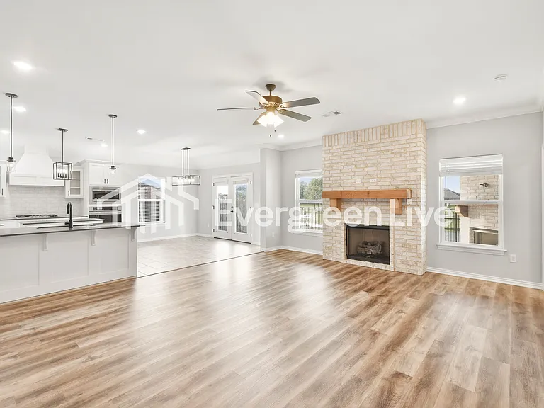 4346 W Barhem Dr — Photo 2