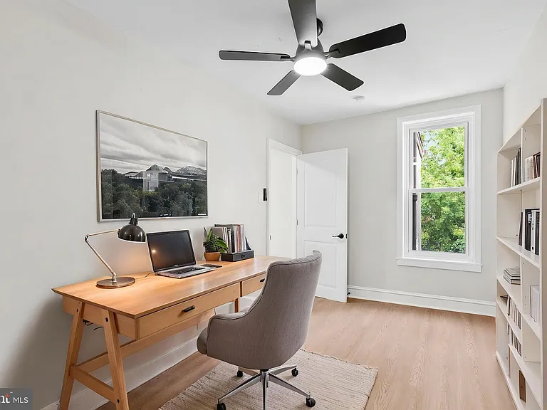 35 E Collom St — Photo 15