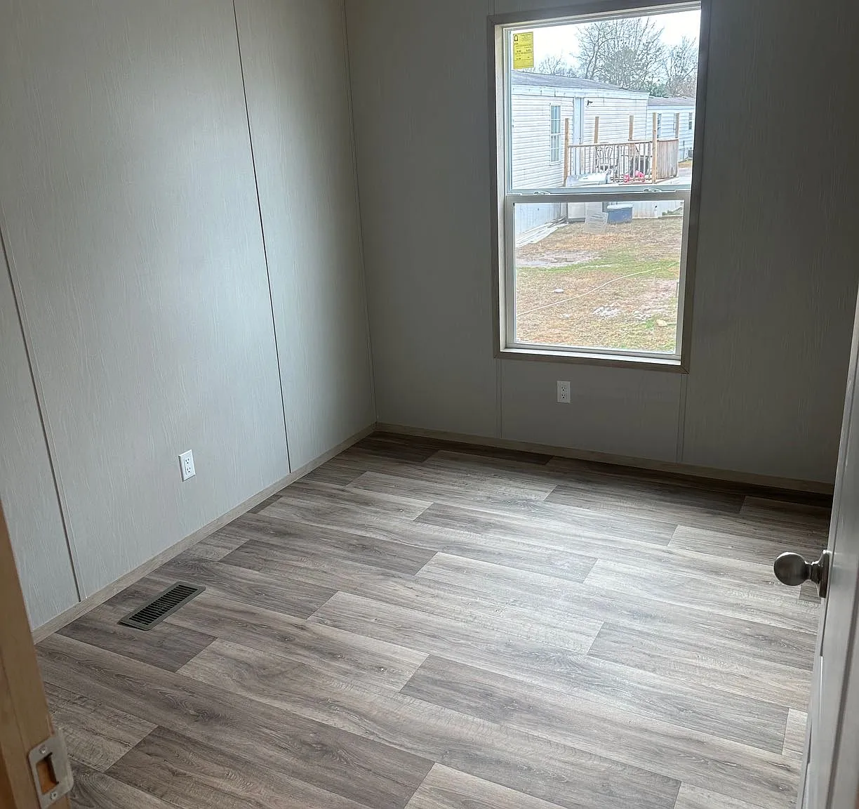 3 bed, 1056 sqft, $64,900 — Photo 3
