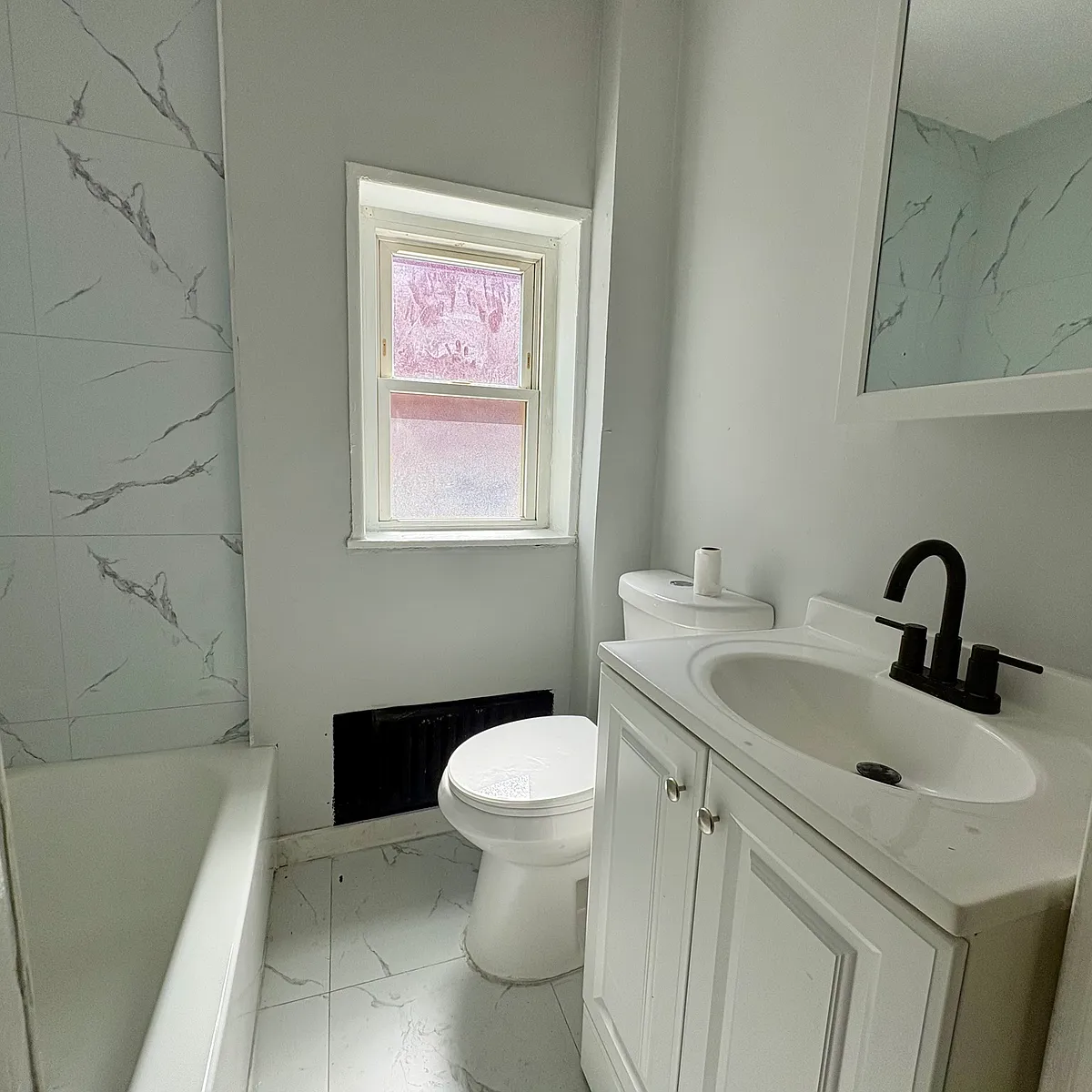 Building Photo - 462 Elm St #2