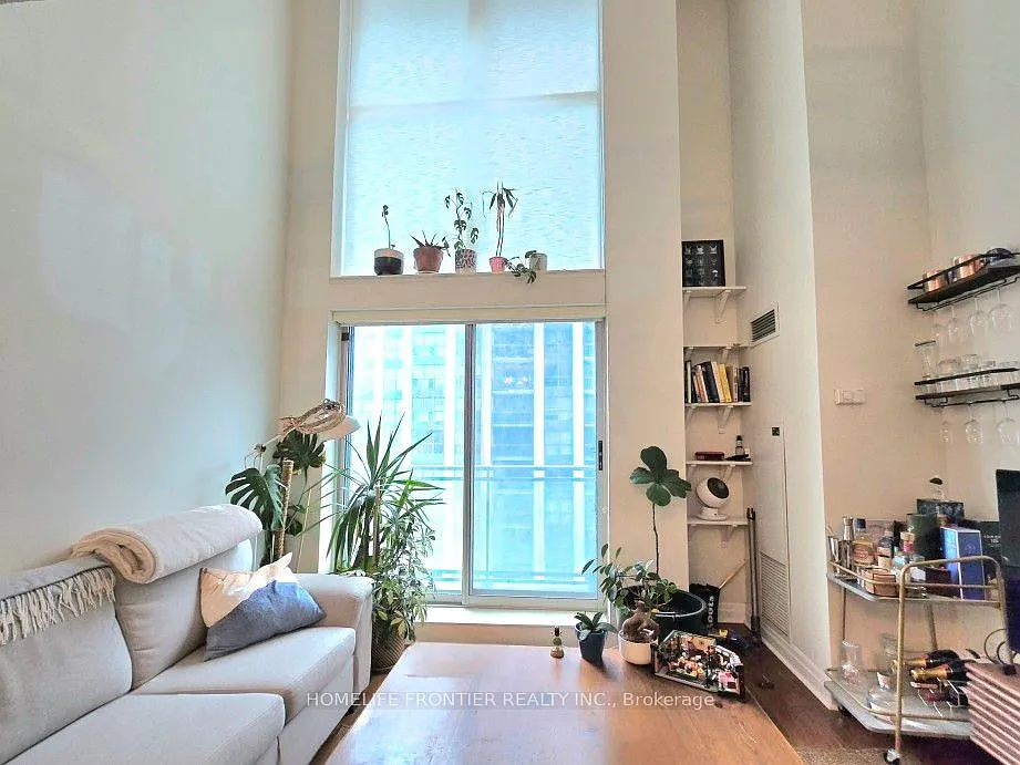 Photo 2 of 26 - 188 Doris Ave #1014 - Toronto, ON Building Photo - 188 Doris Ave #1014