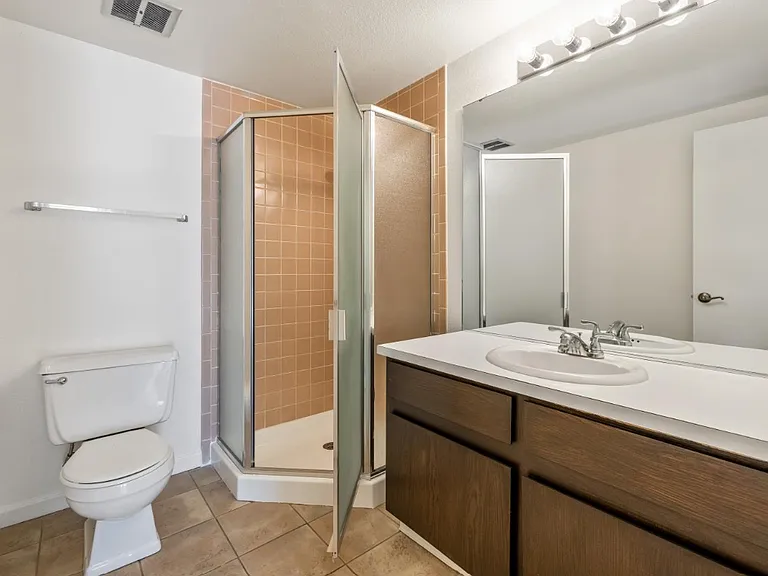 Post House Apartments — Photo 16