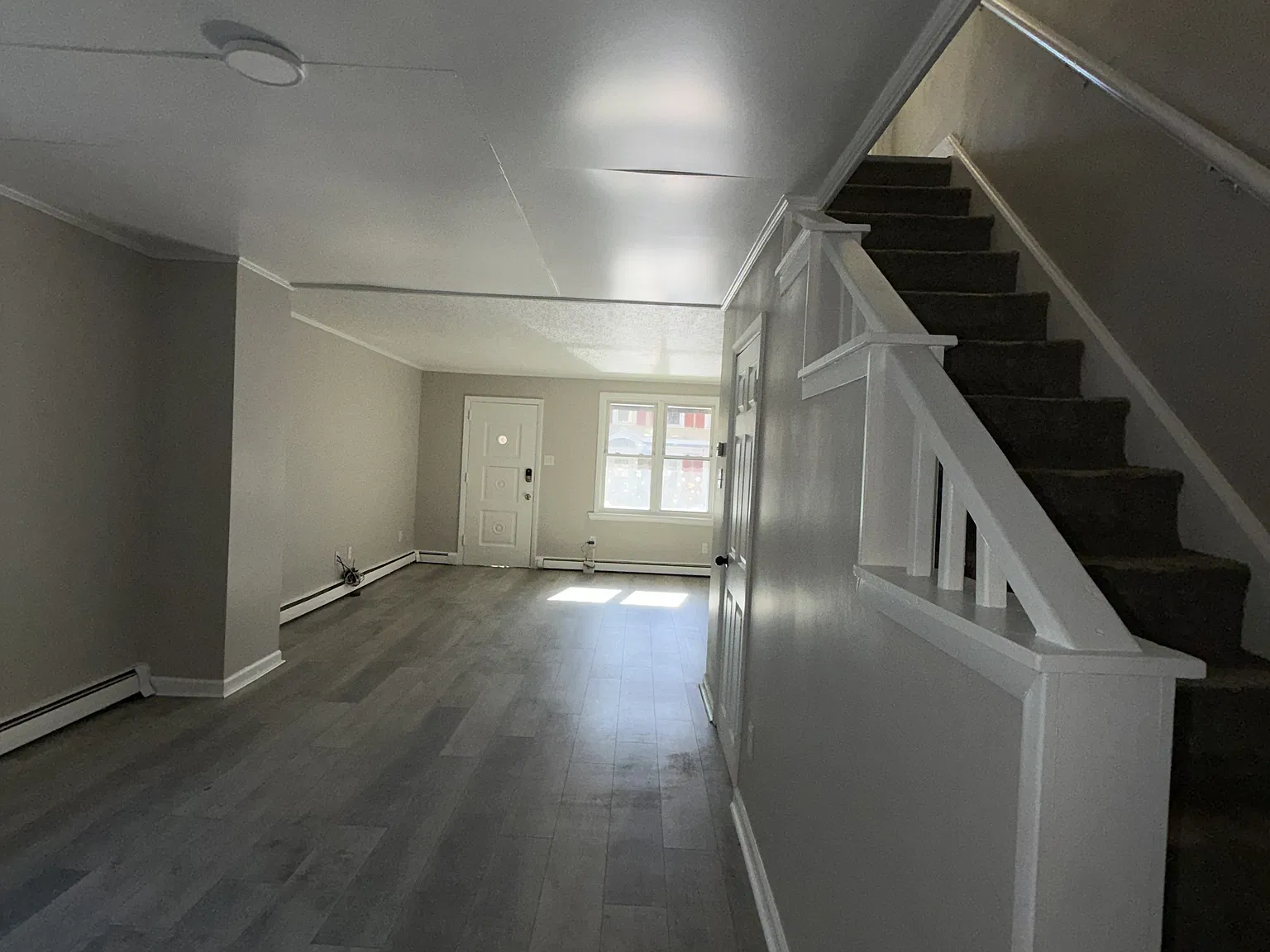 3 bed, 1600 sqft, $1,900 — Photo 1