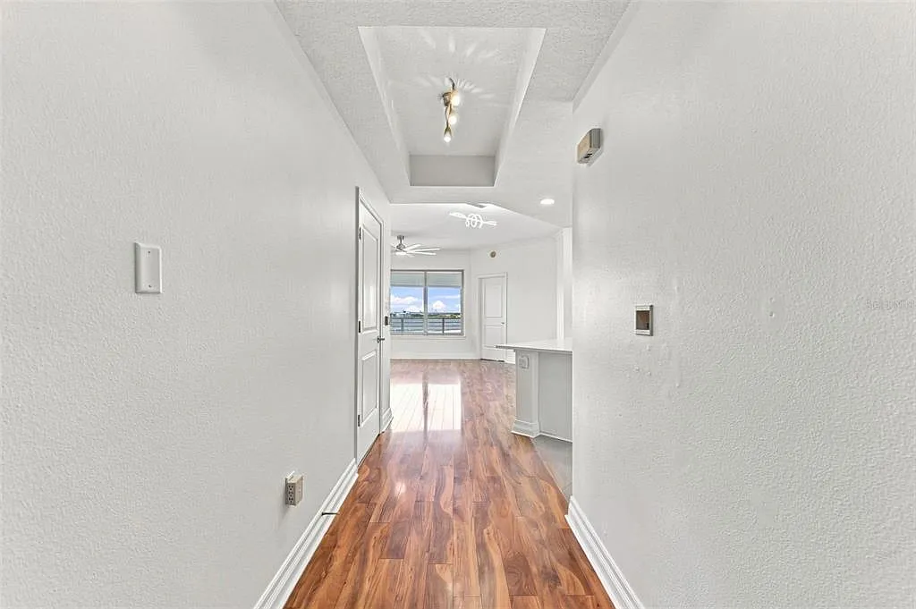 2 bed, 2.5 bath, 1363 sqft, $4,700 — Photo 2