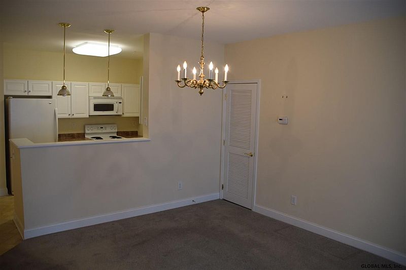 4th image of 203 N RIDGE