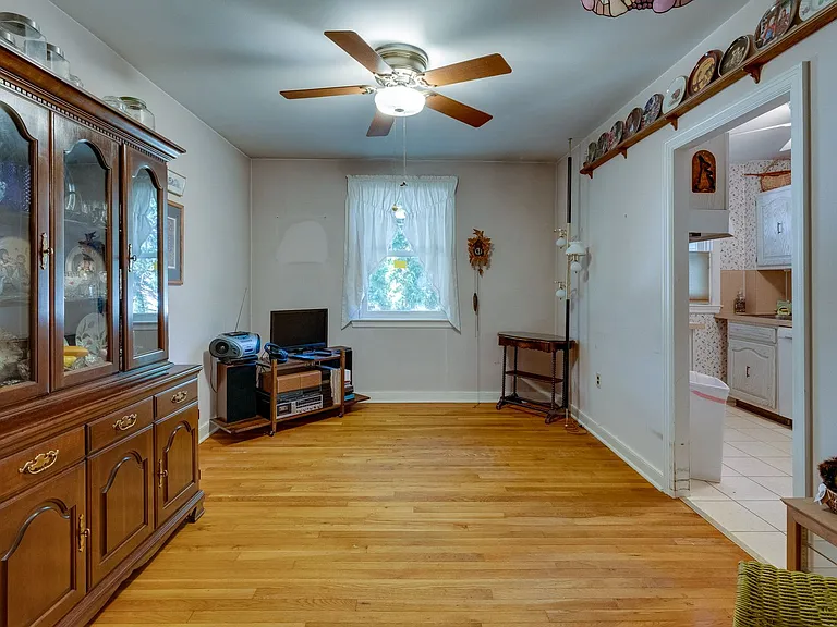 409 Fairview Ave — Photo 9