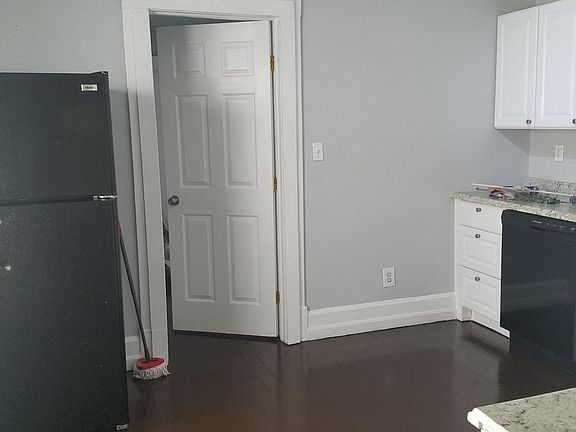 5th image of 4328 Glenn Ave