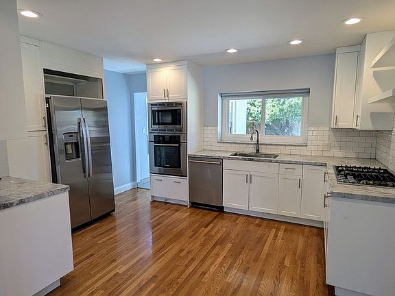 5th image of 3415 Jarvis Ave