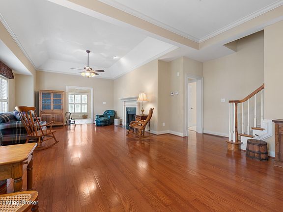 4th image of 3820 Spring Arbor Dr