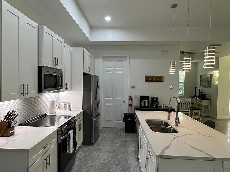 2525 SW 21st Ave — Photo 4