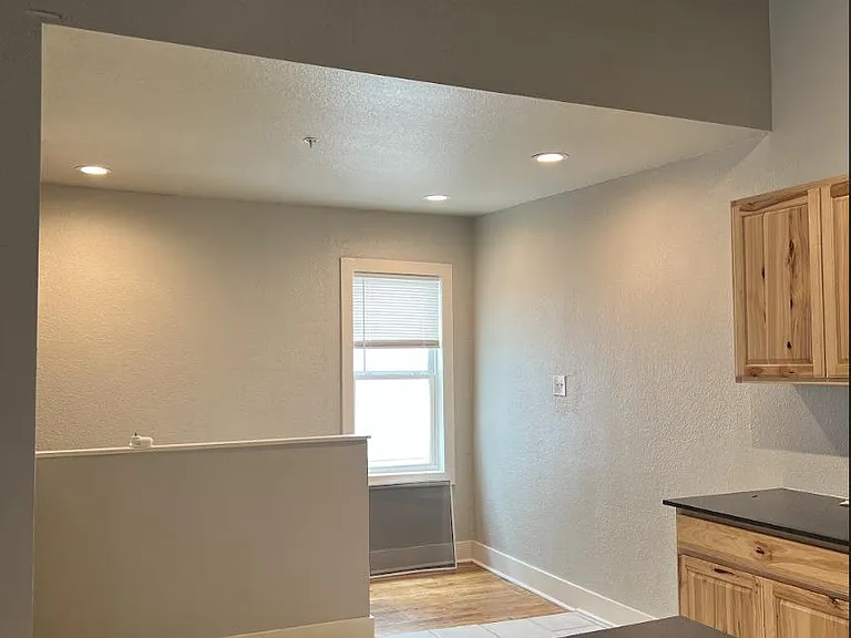 1216 N Blackwelder Ave #6 — Photo 8