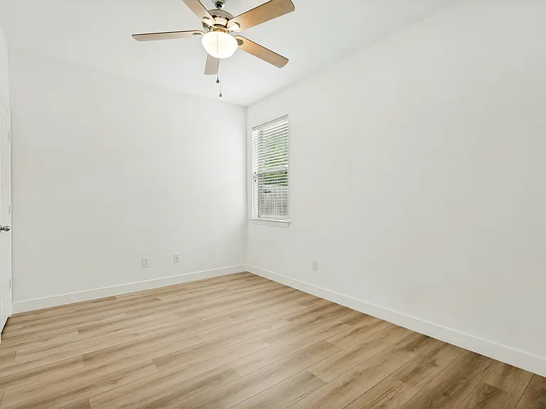138 Lipan St — Photo 18