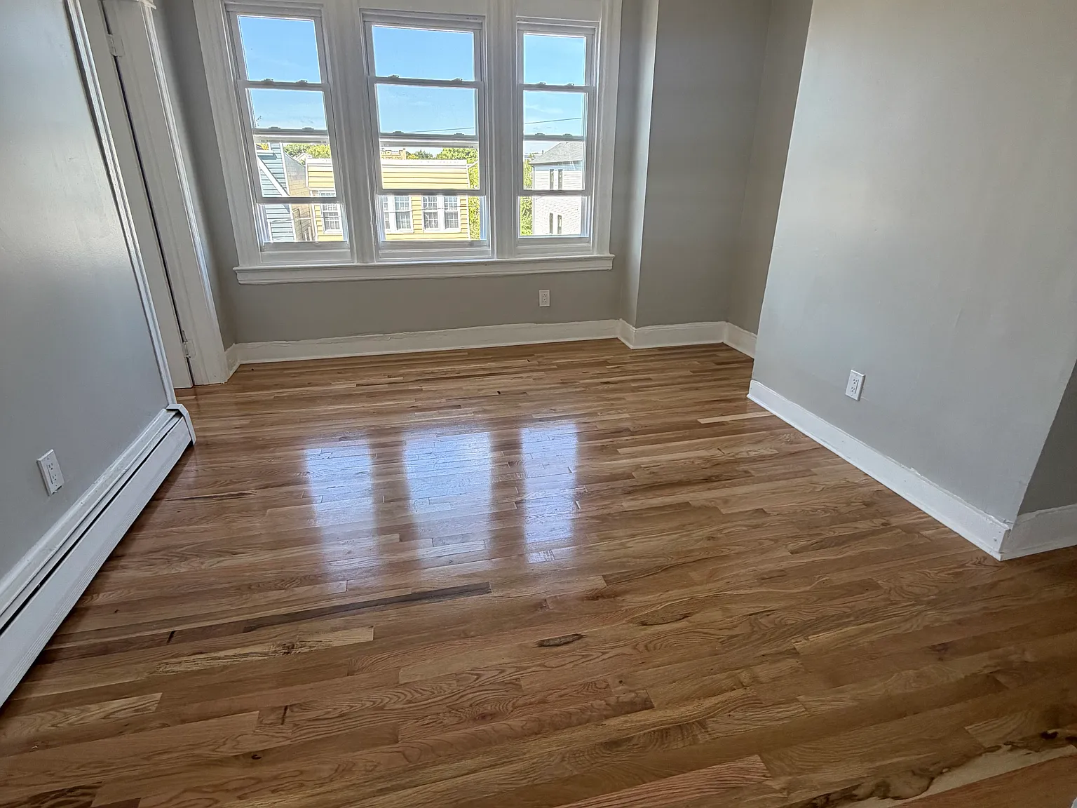 4 bed, 950 sqft, $2,650 — Photo 4