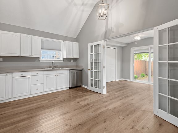 3rd image of 2547 W 10th St Unit 1
