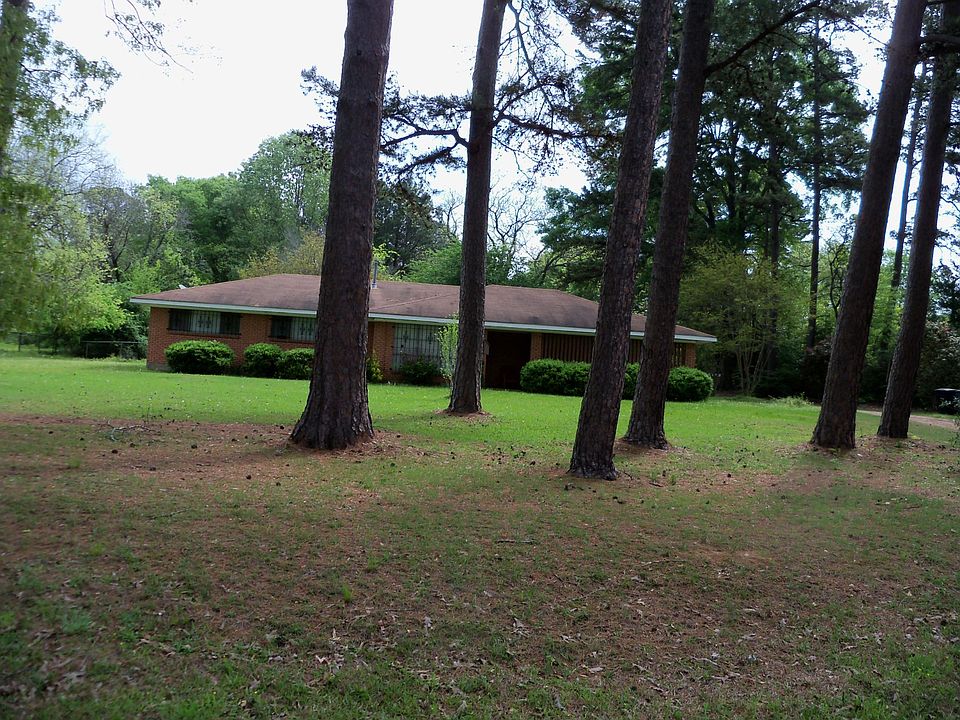 Front of house sits back off road