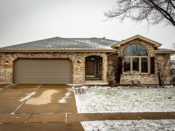 2nd image of 561 Woodcrest Ln #0