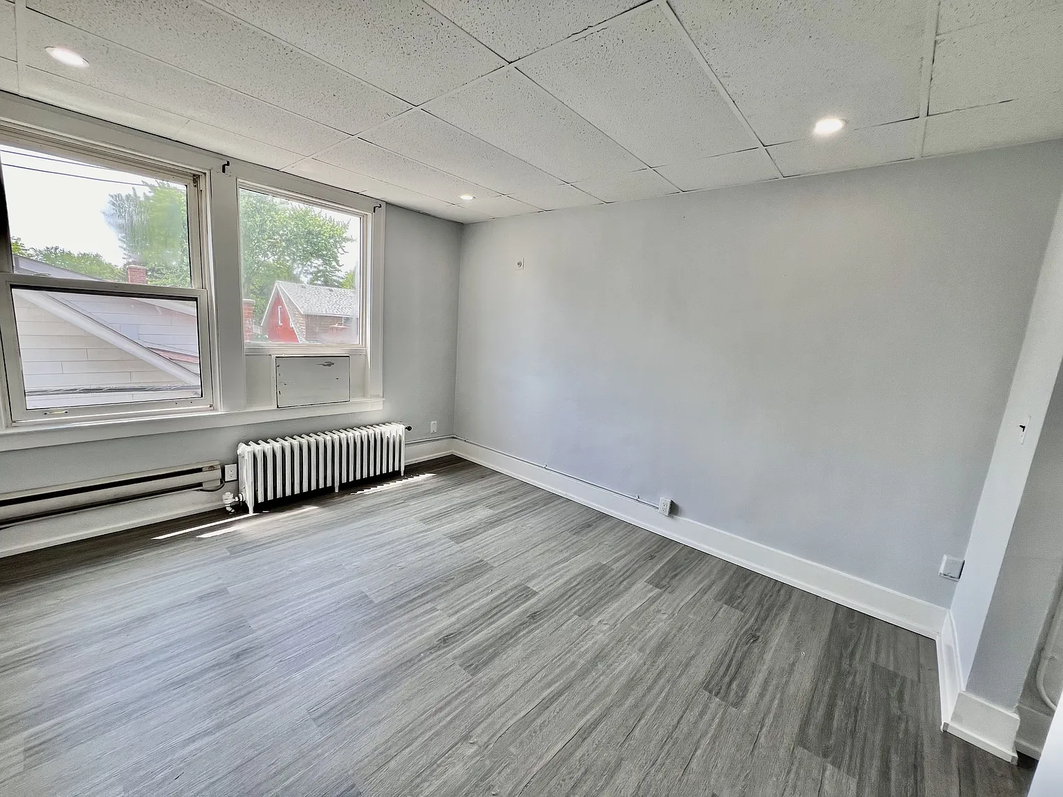 1495 Gladstone Avenue — Photo 3