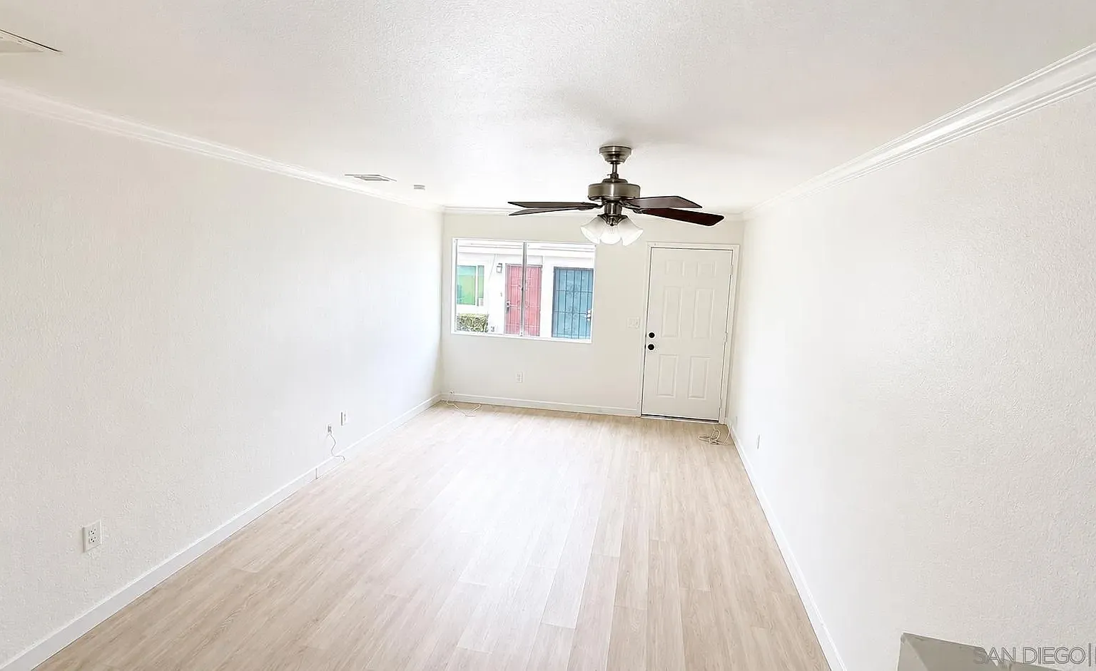 3 bed, 2.0 bath, 900 sqft, $3,400 — Photo 3