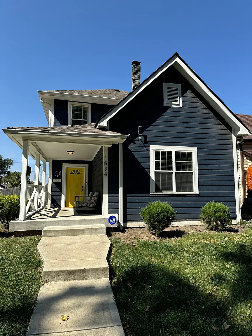 1538 Leonard St photo 1