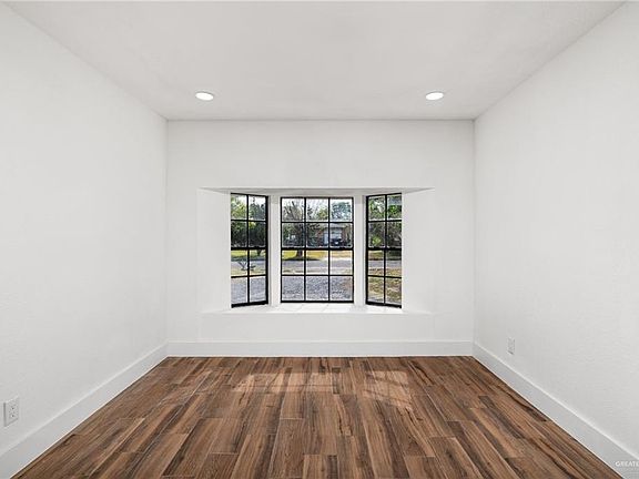 5th image of 2109 E Jackson St