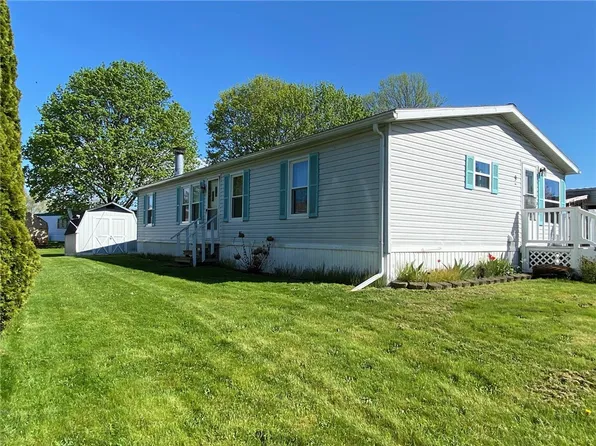 9 Doris Ln, Brockport, NY 14420
