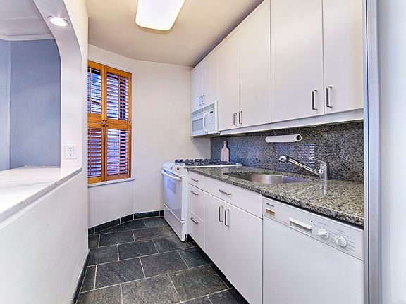 5th image of 290 6th Ave APT 2A