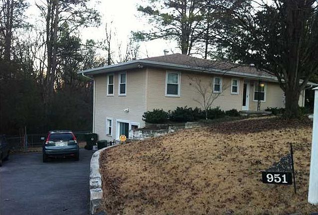 1st image of 951 Lawson St