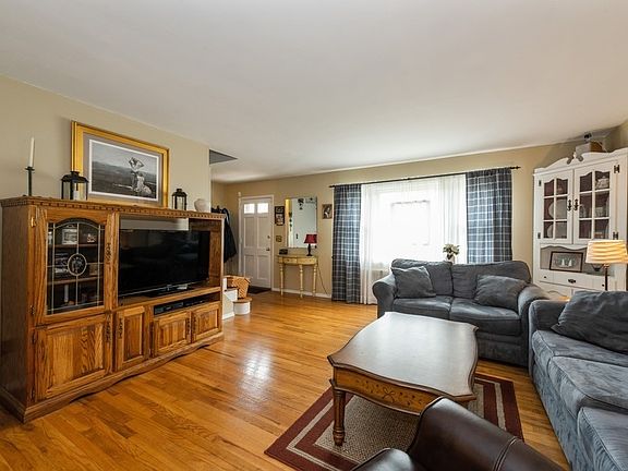 3rd image of 21 Schiller Ave