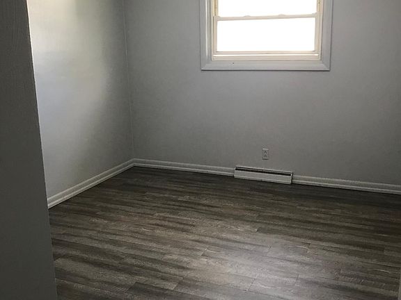 3rd image of 815 Rockwell Dr