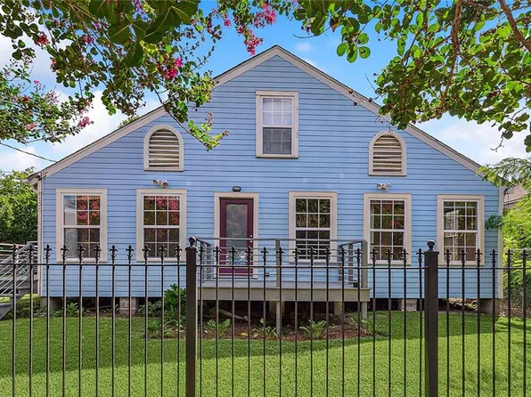 8525 Hickory St, New Orleans, LA 70118