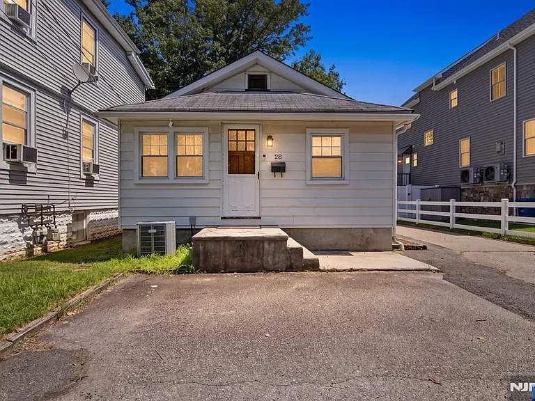 28 Cedar Grove Rd — Photo 1