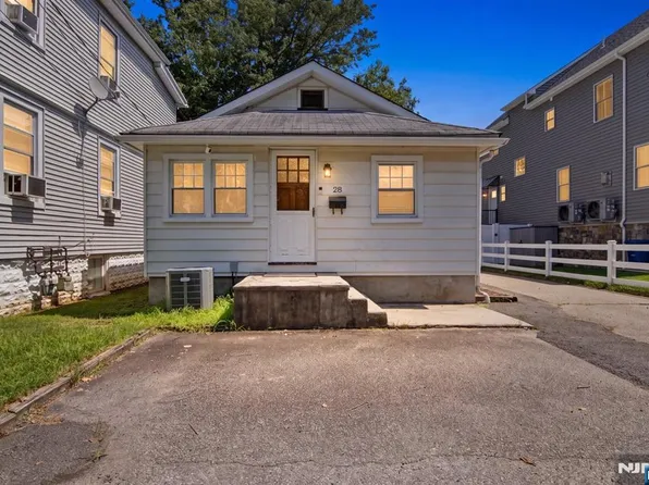 28 Cedar Grove Rd, Little Falls, NJ 07424