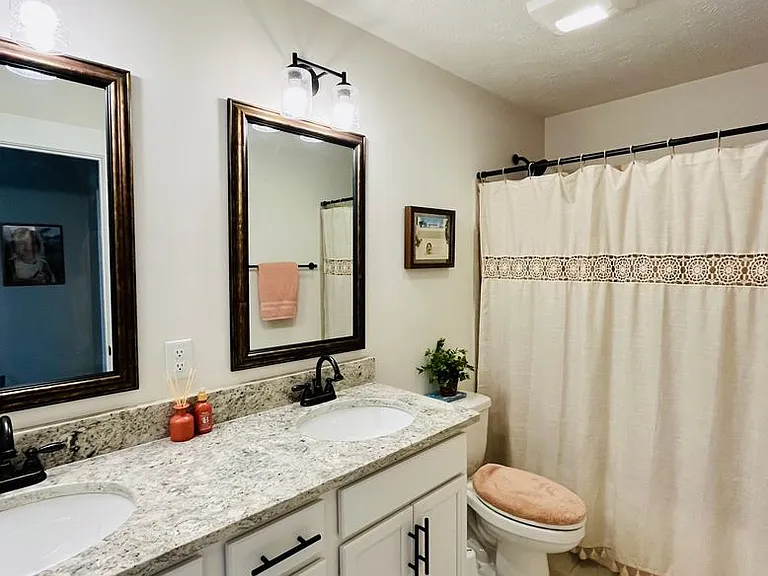 445 Crestwicke Ct — Photo 29