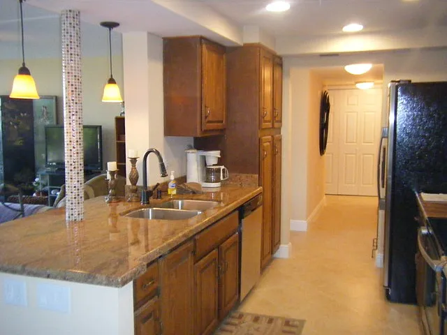 899 Jeffery St #402 — Photo 8