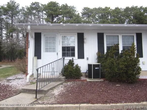1033F Aberdeen Dr, Lakewood, NJ 08701