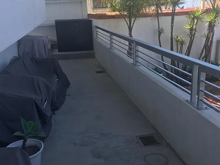 Crest Dr — Photo 15