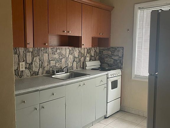 3rd image of 204 SW 1st St APT 4