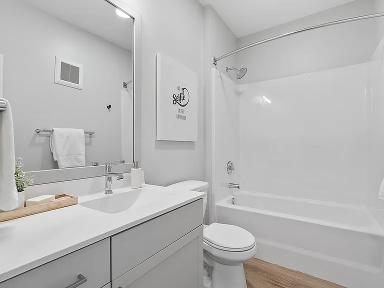 Juliette Apartments — Photo 30