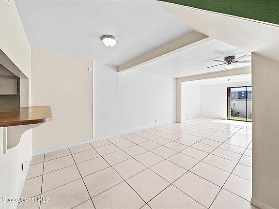 5th image of 77 Emerald Ct