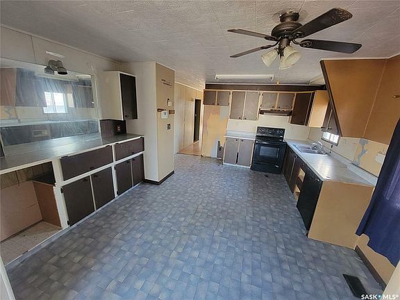 4th image of 205 16th St W
