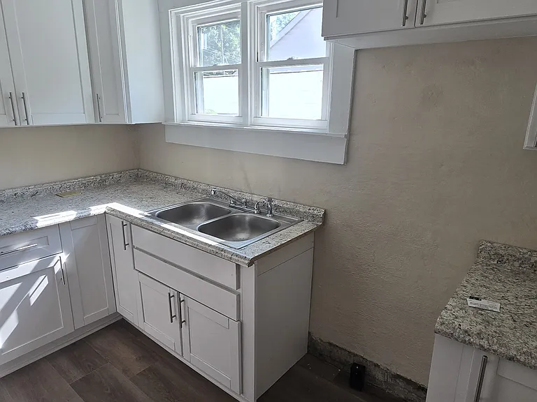 1011 Adair St — Photo 4