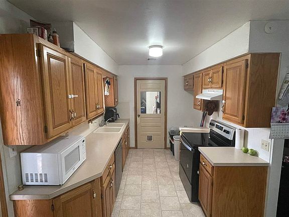 3rd image of 701 S Plum Ave