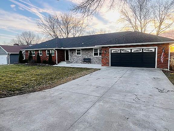5th image of 901 Fairlane Dr