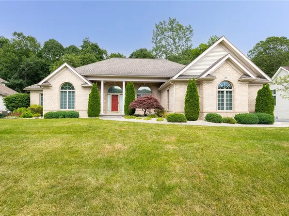 10 Mount Eagle Dr, Penfield, NY 14526